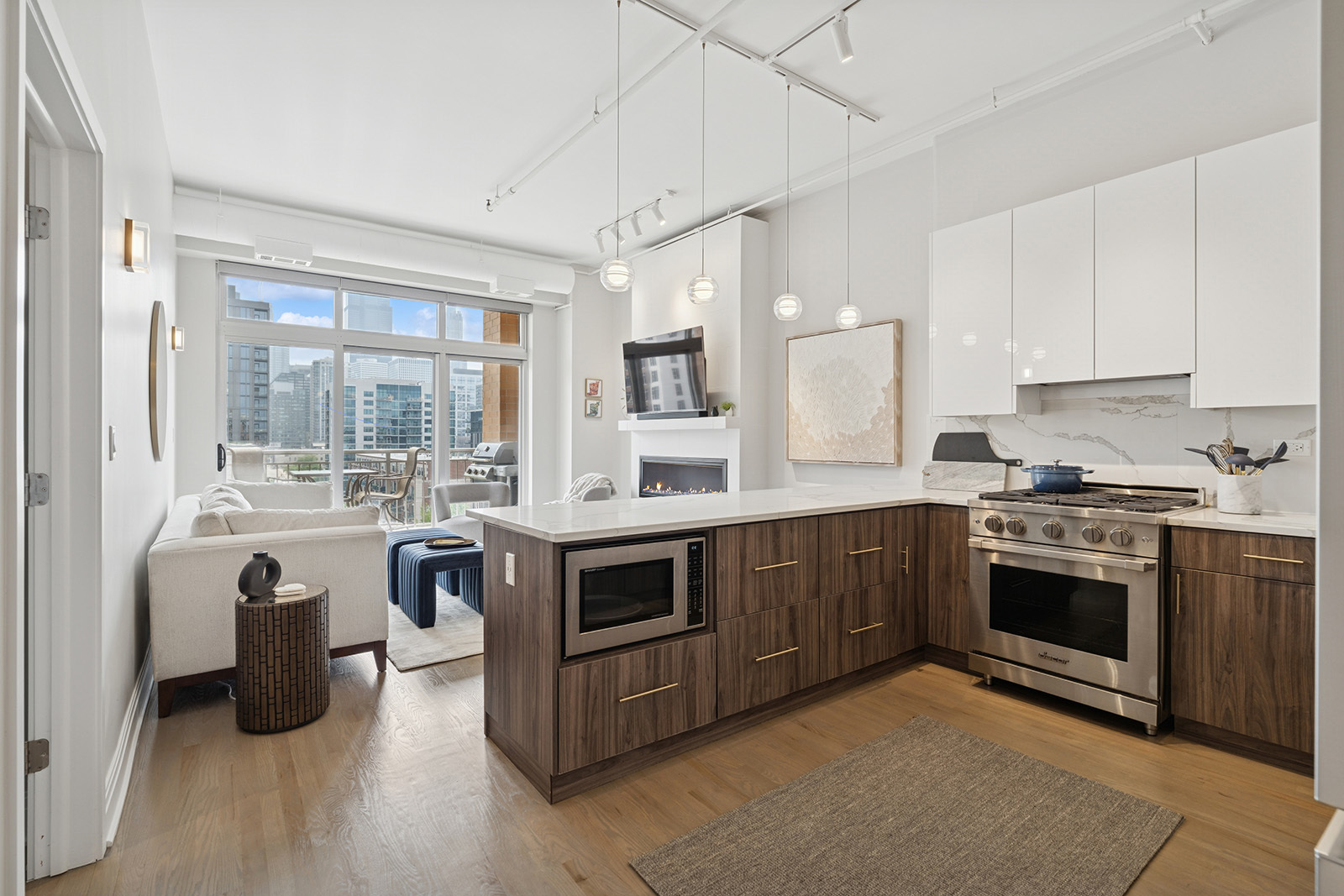 950 W Monroe Street 703