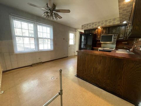 Tiny photo for 202 Oak Drive, Shorewood, IL 60404 (MLS # 12500064)