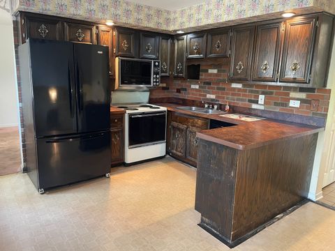 Tiny photo for 202 Oak Drive, Shorewood, IL 60404 (MLS # 12500064)