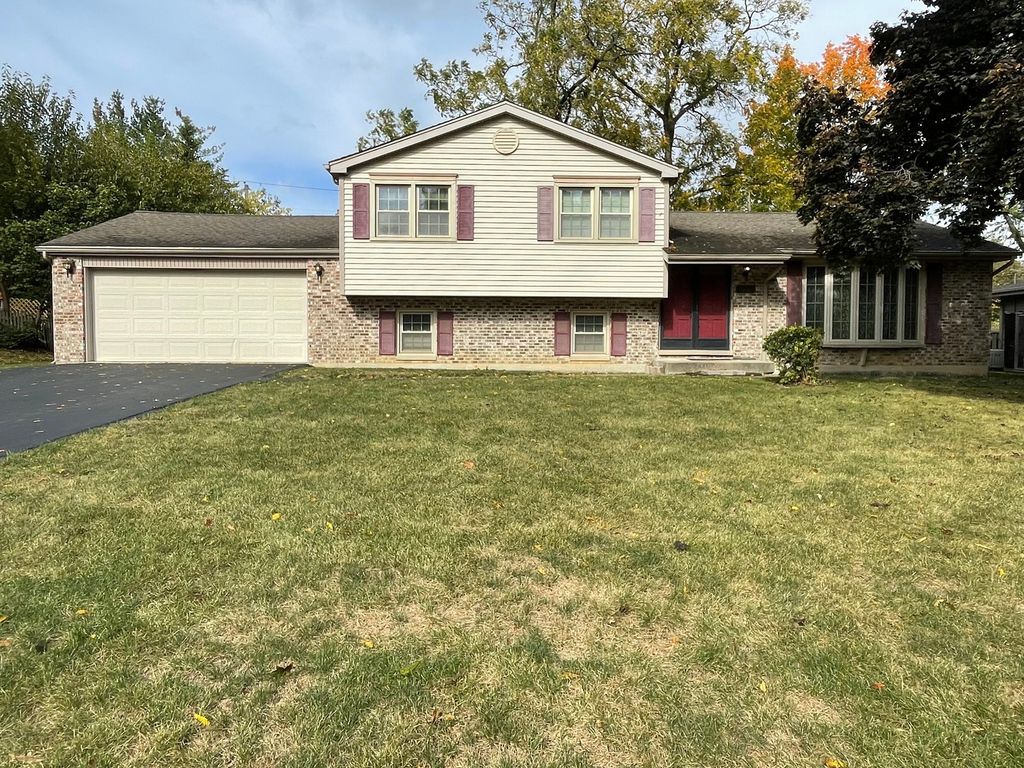 Photo for 202 Oak Drive, Shorewood, IL 60404 (MLS # 12500064)