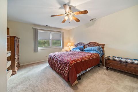 Tiny photo for 701 Garth Road, Wheeling, IL 60090 (MLS # 12495898)