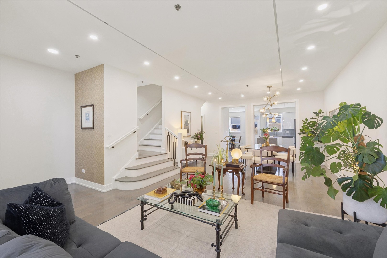 , Chicago, IL, 60630 2 2315537785