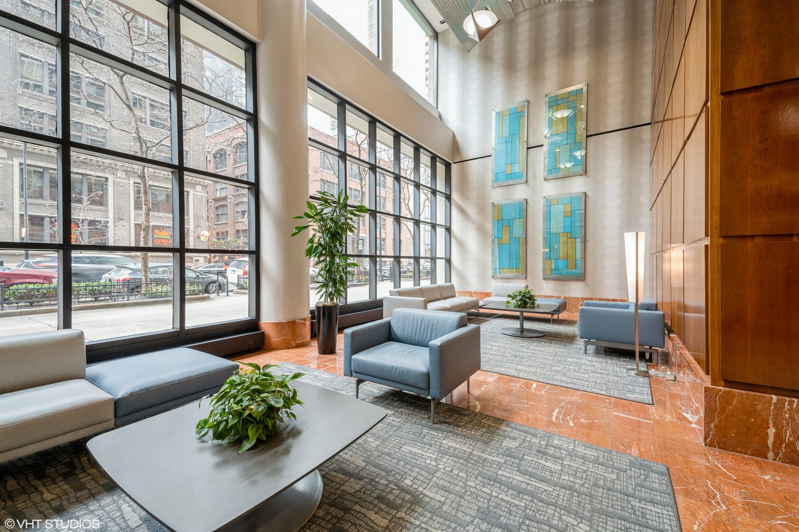 211 E Ohio Street 723