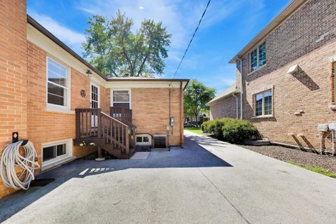 Tiny photo for 479 N Elm Avenue, Elmhurst, IL 60126 (MLS # 12684157)