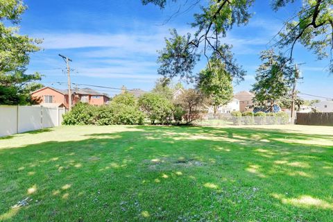 Tiny photo for 479 N Elm Avenue, Elmhurst, IL 60126 (MLS # 12684157)