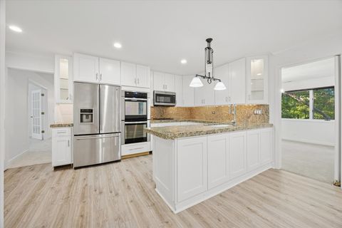 Tiny photo for 179 FOXBOROUGH Place, Burr Ridge, IL 60527 (MLS # 12504623)