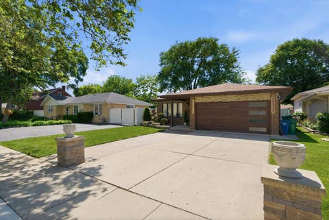 Tiny photo for 8320 Lamon Avenue, Burbank, IL 60459 (MLS # 12668074)