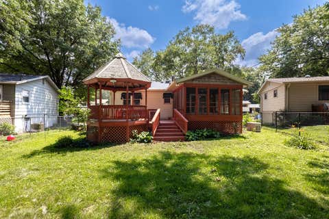Tiny photo for 2928 Oxford Drive, Bettendorf, IA 52722 (MLS # 12724718)