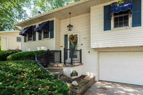Tiny photo for 2928 Oxford Drive, Bettendorf, IA 52722 (MLS # 12724718)
