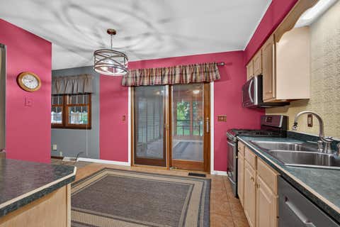 Tiny photo for 2928 Oxford Drive, Bettendorf, IA 52722 (MLS # 12724718)