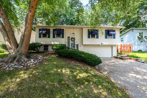 Photo of 2928 Oxford Drive, Bettendorf, IA 52722 (MLS # 12724718)