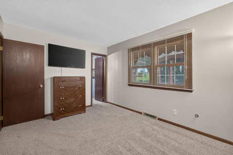 Tiny photo for 2928 Oxford Drive, Bettendorf, IA 52722 (MLS # 12724718)