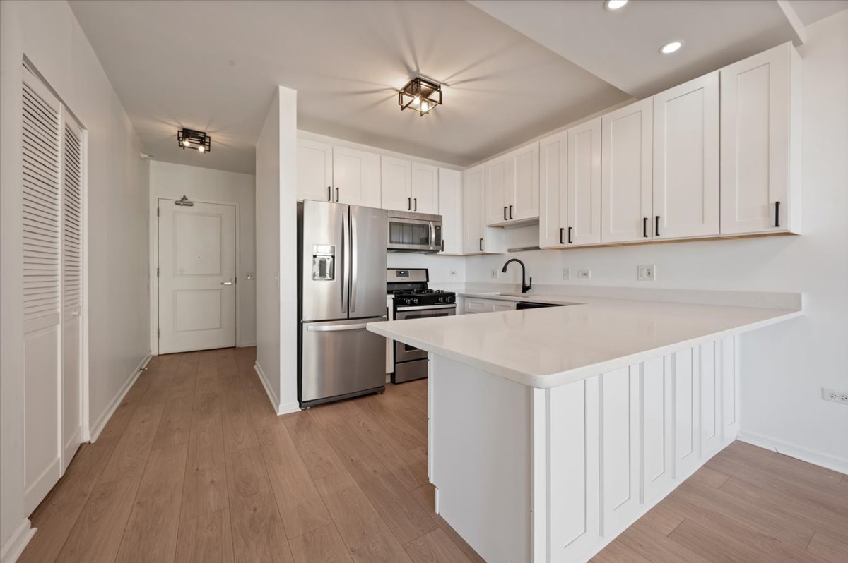 645 N Kingsbury Street 2003