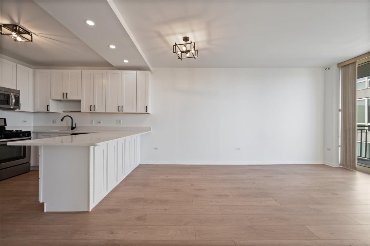 645 N Kingsbury Street 2003