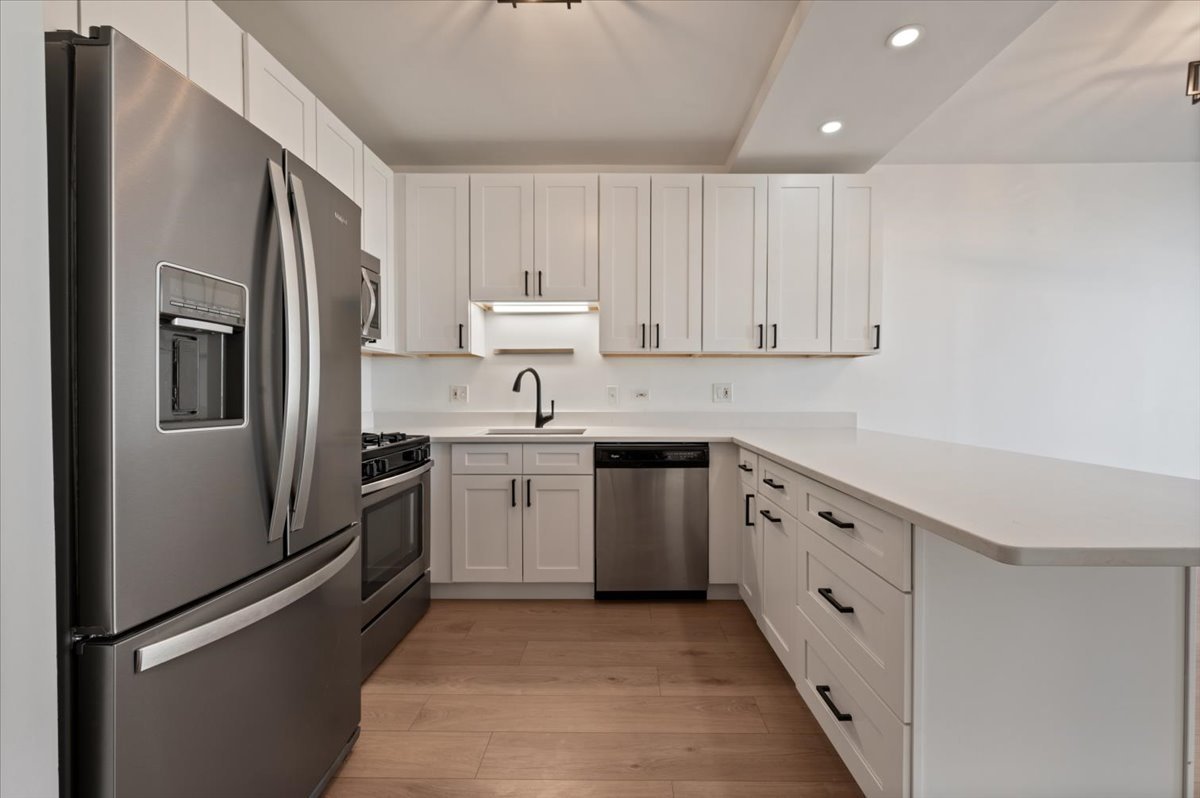 645 N Kingsbury Street 2003