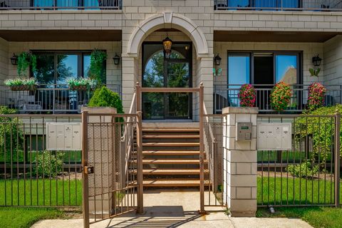 Tiny photo for 6438 S Woodlawn Avenue #3N, Chicago, IL 60637 (MLS # 12464107)