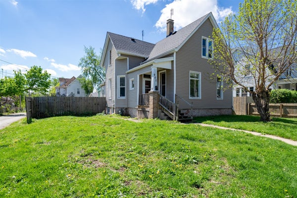 902 W GROVE ST, BLOOMINGTON, IL 61701 - Image fb62f381b2a731e20c4b29a6bc92d3c8/2092164797