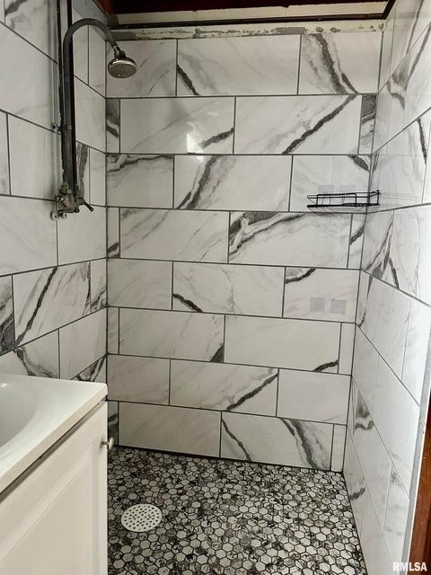 Tiny photo for 2804 OAK Street, Davenport, IA 52806 (MLS # QC4268459)