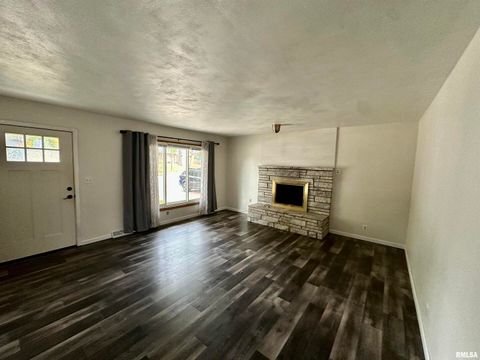 Tiny photo for 2804 OAK Street, Davenport, IA 52806 (MLS # QC4268459)