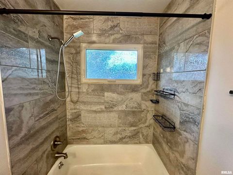 Tiny photo for 2804 OAK Street, Davenport, IA 52806 (MLS # QC4268459)