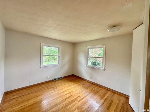 Tiny photo for 2804 OAK Street, Davenport, IA 52806 (MLS # QC4268459)