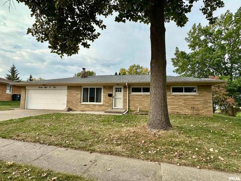 Tiny photo for 2804 OAK Street, Davenport, IA 52806 (MLS # QC4268459)