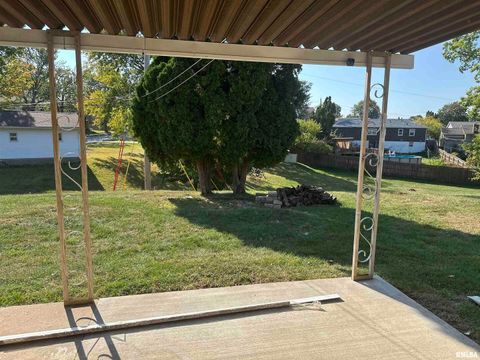 Tiny photo for 2804 OAK Street, Davenport, IA 52806 (MLS # QC4268459)