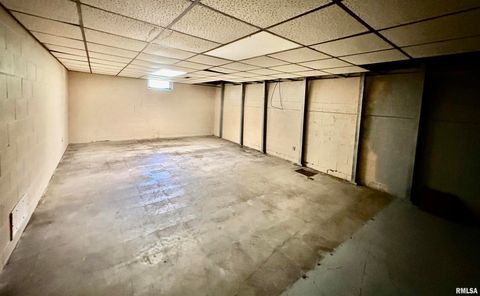 Tiny photo for 2804 OAK Street, Davenport, IA 52806 (MLS # QC4268459)