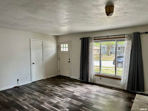 Tiny photo for 2804 OAK Street, Davenport, IA 52806 (MLS # QC4268459)