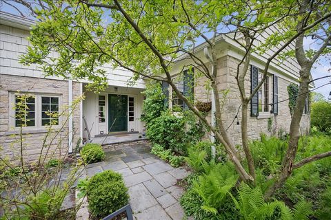 Photo of 1372 Sunview Lane, Winnetka, IL 60093 (MLS # 12641226)