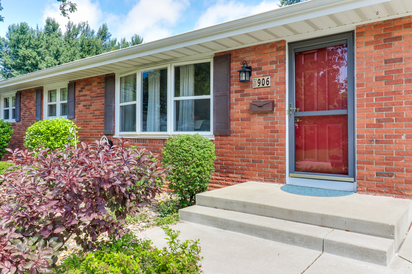 906 Hanlin Court