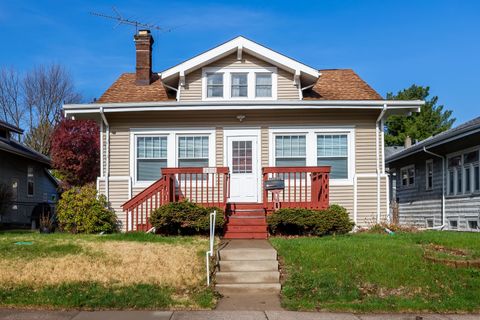 Photo of 2506 Leclaire Street, Davenport, IA 52803 (MLS # 12619017)