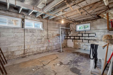 Tiny photo for 2506 Leclaire Street, Davenport, IA 52803 (MLS # 12619017)