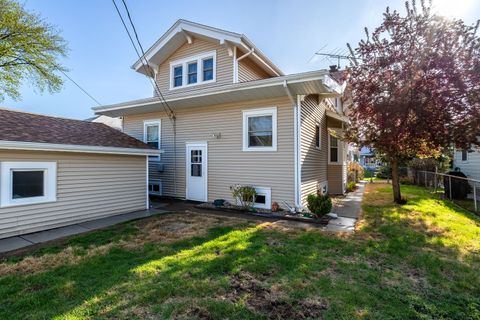 Tiny photo for 2506 Leclaire Street, Davenport, IA 52803 (MLS # 12619017)