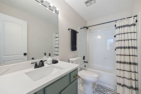 Tiny photo for 6000 E Lake Drive #1D, Lisle, IL 60532 (MLS # 12560541)