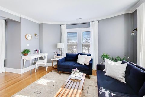 Tiny photo for 1424 W Cullom Avenue #3, Chicago, IL 60613 (MLS # 12560298)