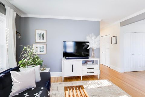 Tiny photo for 1424 W Cullom Avenue #3, Chicago, IL 60613 (MLS # 12560298)