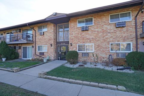 Photo of 834 E Old Willow Road #209, Prospect Heights, IL 60070 (MLS # 12599270)