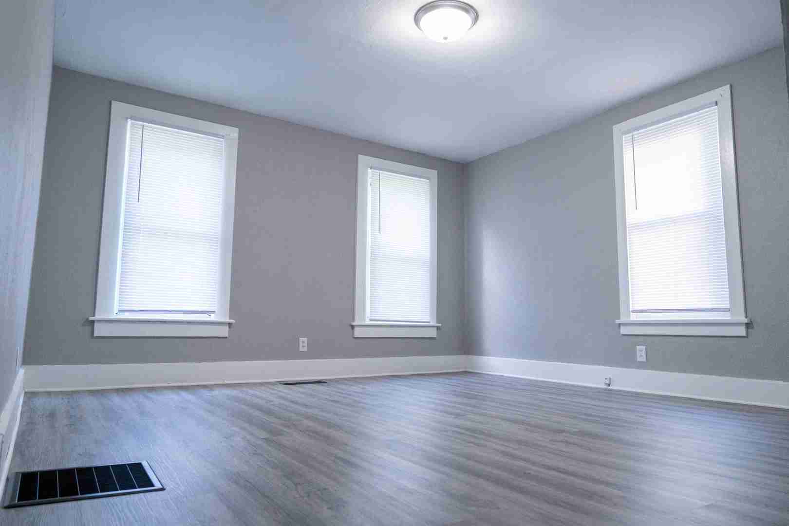 1432 W 6TH Street