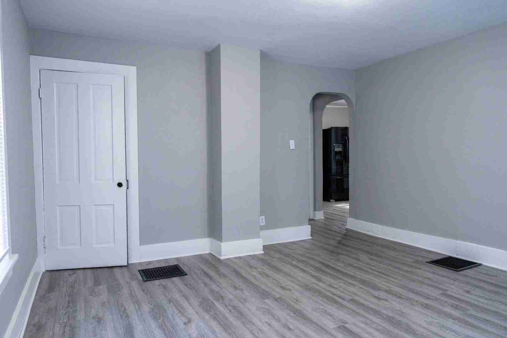 1432 W 6TH Street