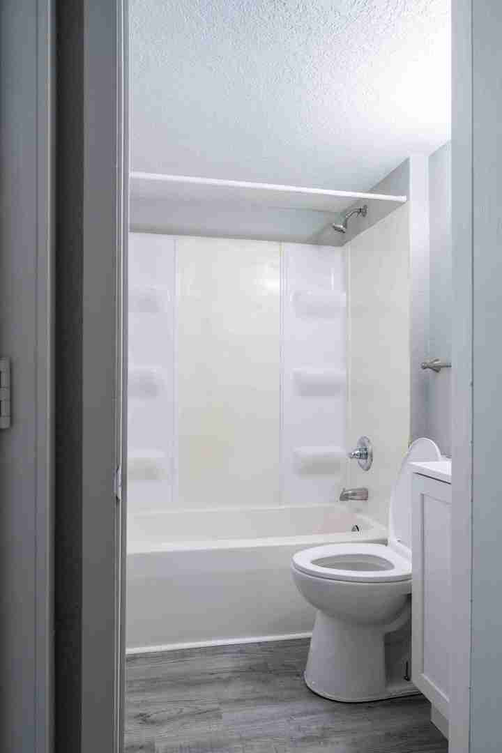1432 W 6TH Street