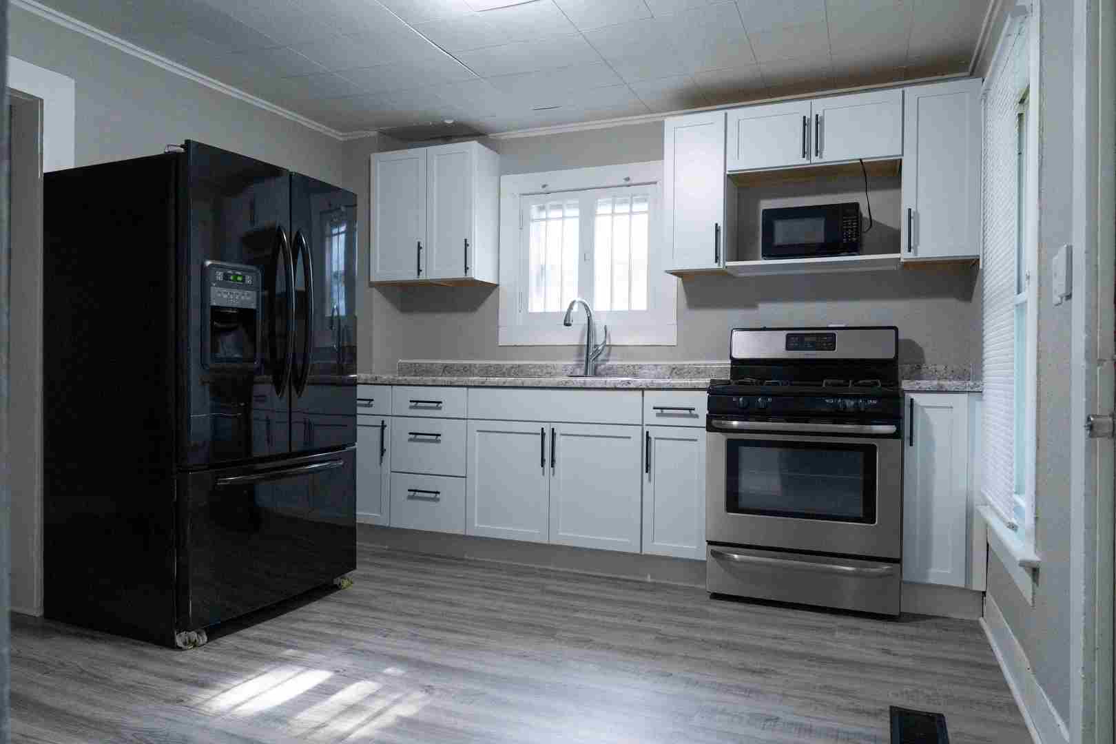 1432 W 6TH Street