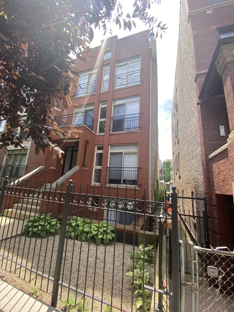 2447 W Walton Street 2