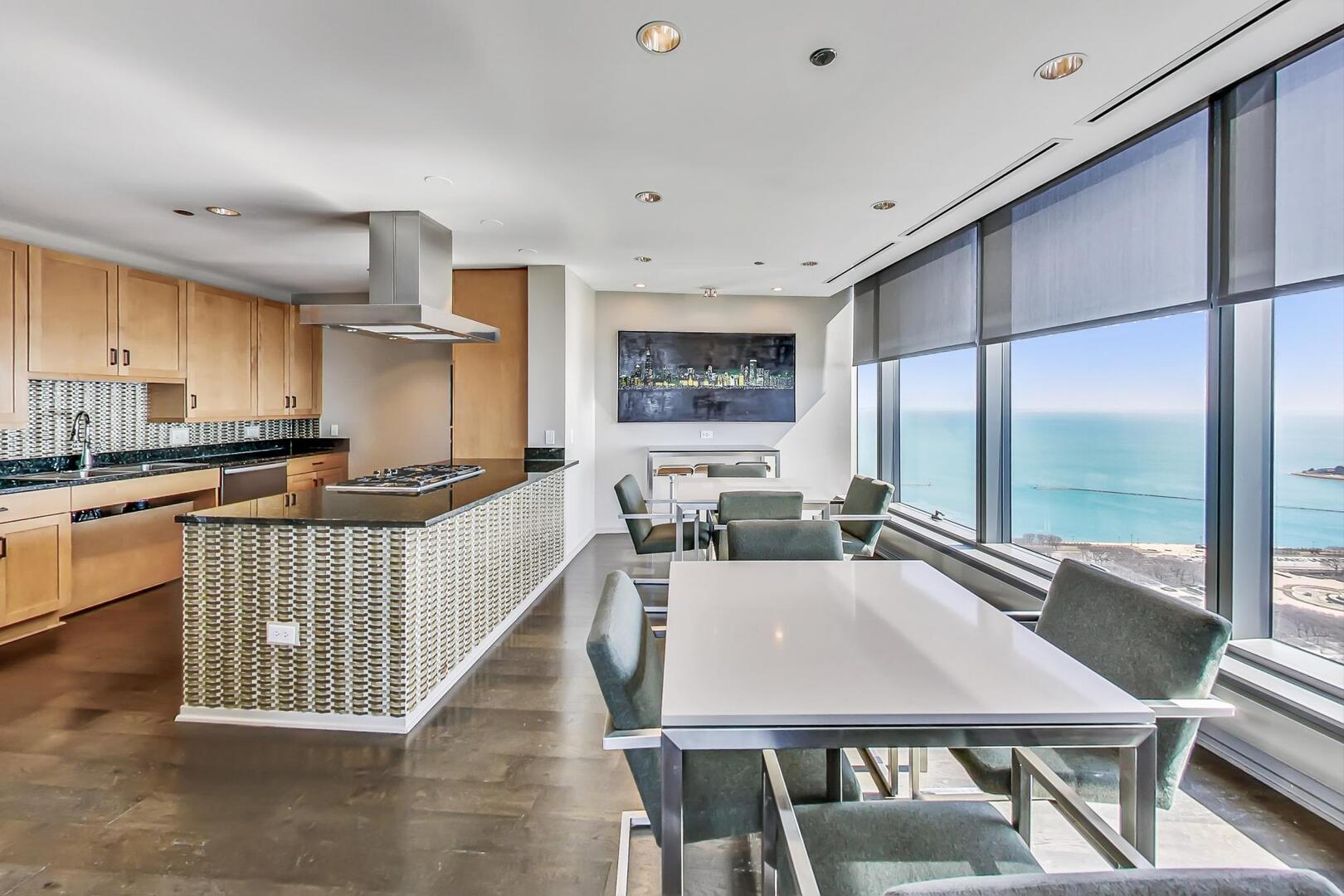 Chicago, Illinois 60603, United States, 2 Bedrooms Bedrooms, ,2 BathroomsBathrooms,Residential,Active,180685