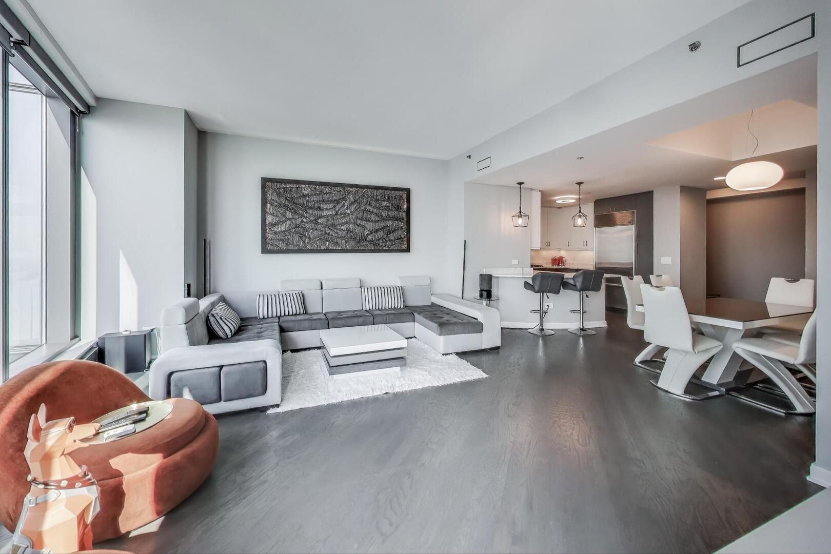 Chicago, Illinois 60603, United States, 2 Bedrooms Bedrooms, ,2 BathroomsBathrooms,Residential,Active,180685