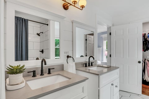 Tiny photo for 93 Old Farm Court, Lindenhurst, IL 60046 (MLS # 12732436)