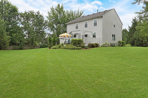 Tiny photo for 93 Old Farm Court, Lindenhurst, IL 60046 (MLS # 12732436)