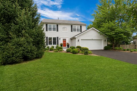 Tiny photo for 93 Old Farm Court, Lindenhurst, IL 60046 (MLS # 12732436)
