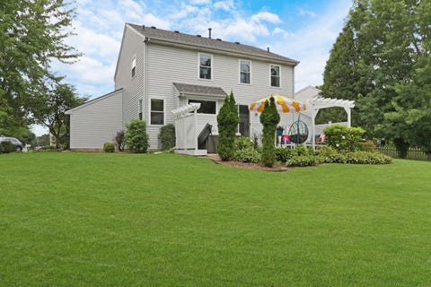 Tiny photo for 93 Old Farm Court, Lindenhurst, IL 60046 (MLS # 12732436)