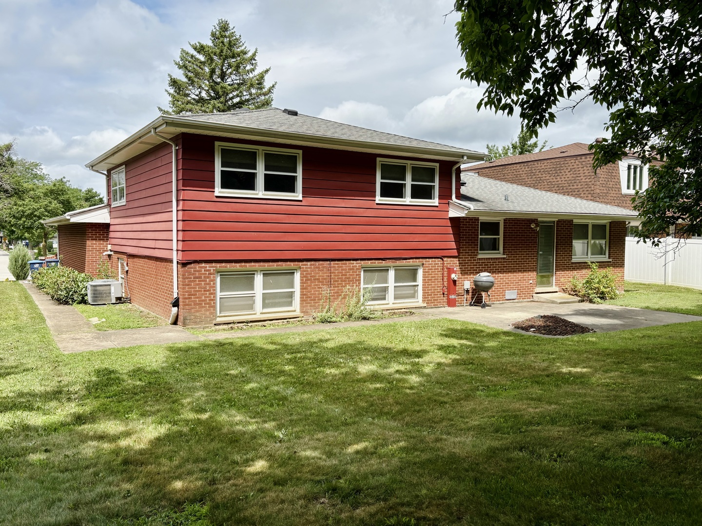 7913 Sawyer Road